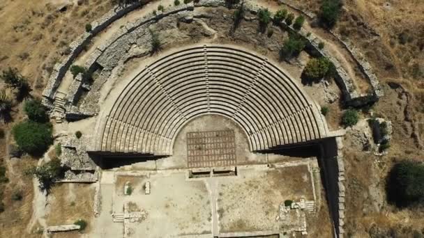 Mooie luchtfoto van een amfitheater. — Stockvideo