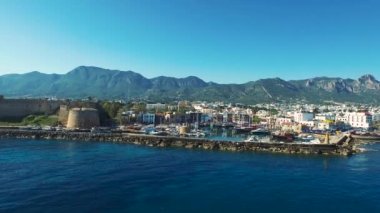 Adanın havadan görünüşü.