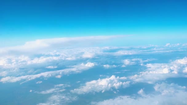 Luchtfoto van de witte wolken. — Stockvideo