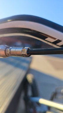 Bisiklet fren kablosu ve gidonun ucu yakın plan