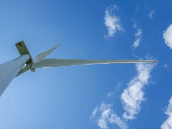 Wind Turbines Green Hilly Terrain Bright Blue Sky — Stock Photo, Image