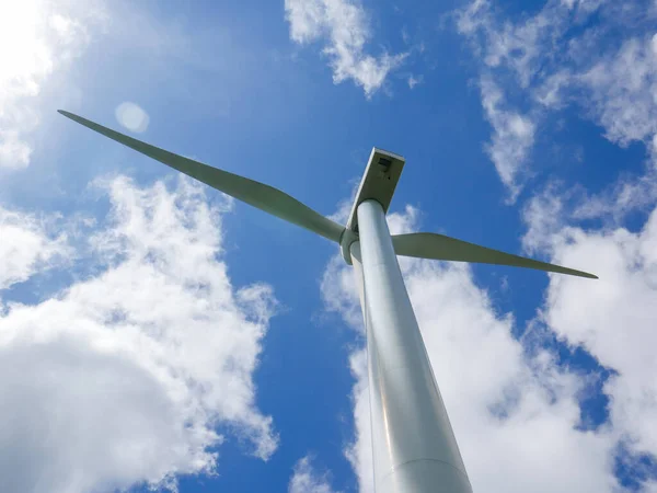 Wind Turbines Green Hilly Terrain Bright Blue Sky — Stock Photo, Image