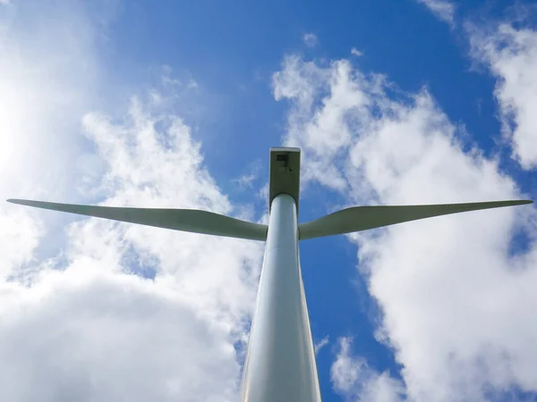 Wind Turbines Green Hilly Terrain Bright Blue Sky — Stock Photo, Image