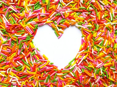 Sevgililer beyaz kalp ile springkles