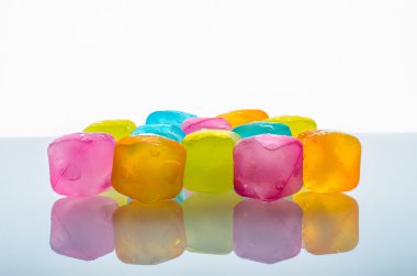 buz küpleri beyaz arka plan