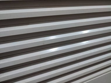 Hava delikleri gri. Arz ve egzoz havalandırma sistemleri. Klima elementleri.