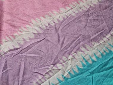 Pembe, mavi ve beyaz motifin çizgili arkaplan deseni