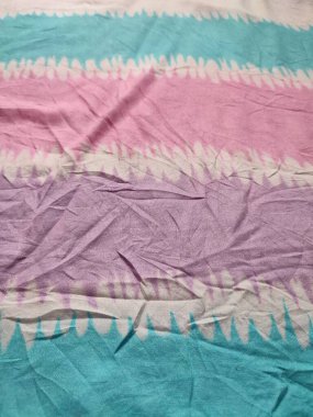 Pembe, mavi ve beyaz motifin çizgili arkaplan deseni