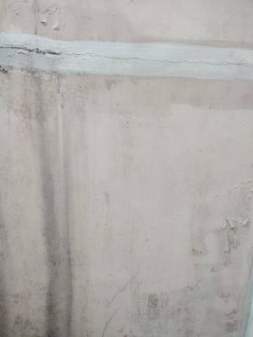 Desen, doku, beyaz duvar arkaplanı soyuluyor, kirli, çatlak ve hasarlı
