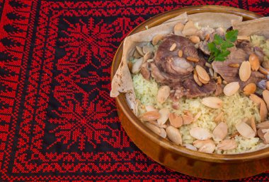 Geleneksel Ürdün yemeği Mansaf