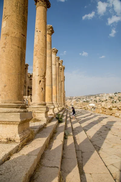 Jerash La ciudad romana la carretera principal — Foto de Stock