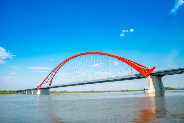 Бугринский мост в Новосибирске, Сибирь, Россия — стоковое фото