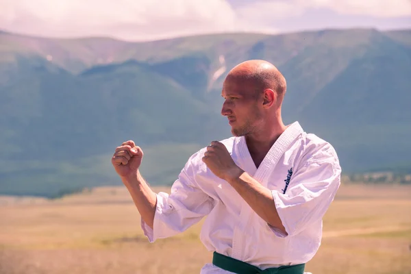 Karate raf dağlarda mücadele