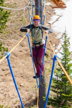 Kız ipleri sahası tırmanıyor