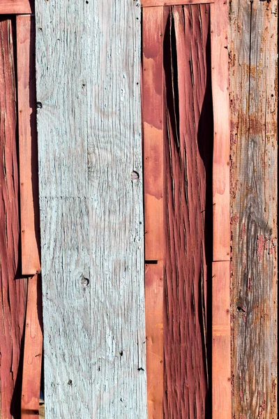 Vecchia recinzione di legno di tavole — Foto Stock