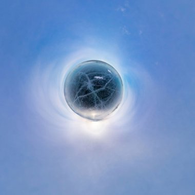 Çatlaklar, s bulutlu hava Deniz Baykal in Blue Ice kaplı