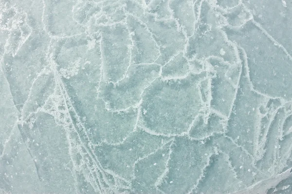 Il modello di crepe sul ghiaccio blu del lago Baikal — Foto Stock