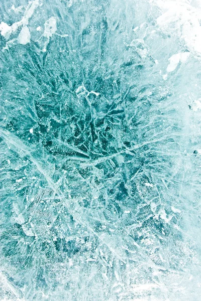 Il modello di crepe sul ghiaccio blu del lago Baikal — Foto Stock