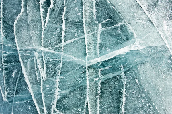 Il modello di crepe sul ghiaccio blu del lago Baikal — Foto Stock