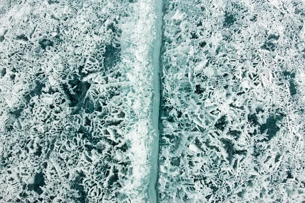 호수 바이칼의 아이스 블루에 균열의 패턴 — 스톡 사진
