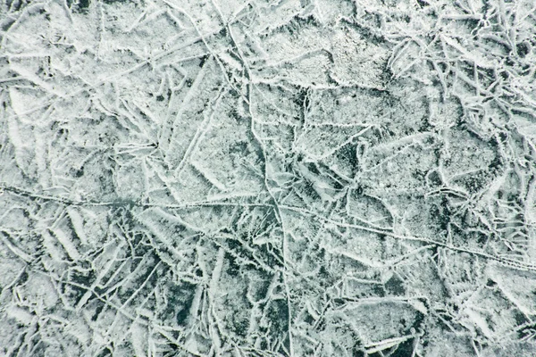 バイカル湖の青氷の上のクロスを亀裂します。 — ストック写真