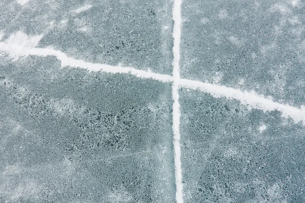 Трещина креста на голубом льду озера Байкал — стоковое фото