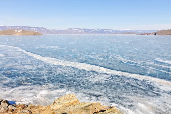 Blauw ijs van het Baikalmeer, Olkhon Island — Stockfoto