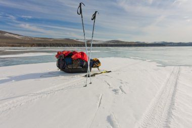 Buz atlı kızak ayakta Baykal Gölü buz karda