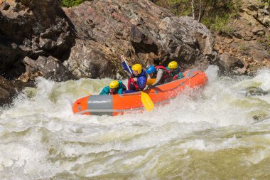 Khara-Murin, Rusya Federasyonu - 28 Mayıs. Khara-Murin L nehirde rafting