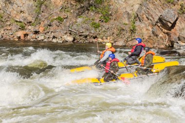 Khara-Murin, Rusya Federasyonu - 28 Mayıs. Khara-Murin L nehirde rafting