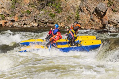 Khara-Murin, Rusya Federasyonu - 28 Mayıs. Khara-Murin L nehirde rafting
