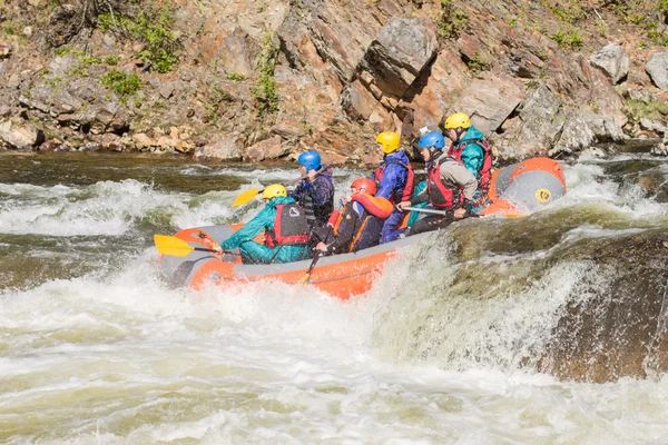 Khara-Murin, Russie - 28 mai. Rafting sur la rivière Khara-Murin L — Photo