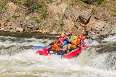 Khara-Murin, Rusya Federasyonu - 28 Mayıs. Khara-Murin L nehirde rafting