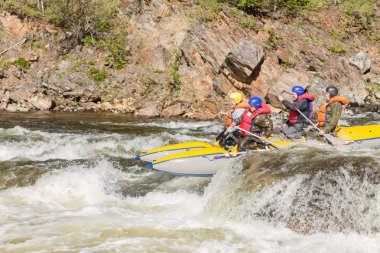 Khara-Murin, Rusya Federasyonu - 28 Mayıs. Khara-Murin L nehirde rafting