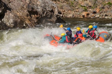 Khara-Murin, Rusya Federasyonu - 28 Mayıs. Khara-Murin L nehirde rafting