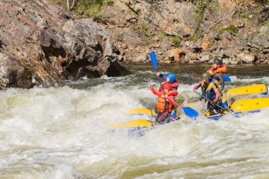Khara-Murin, Rusya Federasyonu - 28 Mayıs. Khara-Murin L nehirde rafting