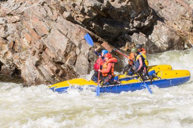 Khara-Murin, Rusya Federasyonu - 28 Mayıs. Khara-Murin L nehirde rafting