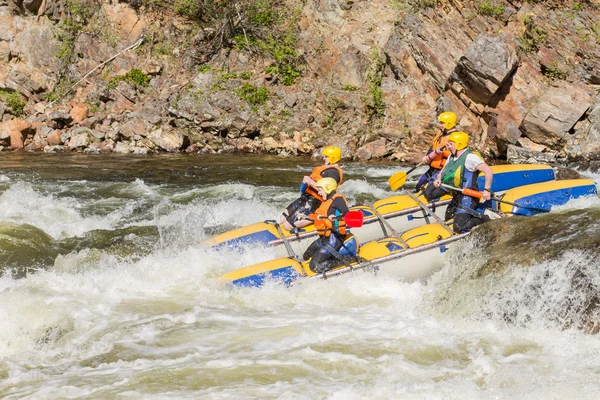 Roland-Murin, Oroszország-május 28. Rafting a folyón Roland-Murin L — Stock Fotó