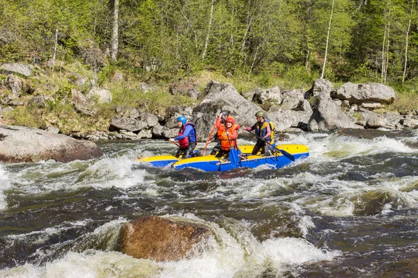 Lenka Murin, Rusko-28. května. Rafting na řece Lenka-Murin L — Stock fotografie