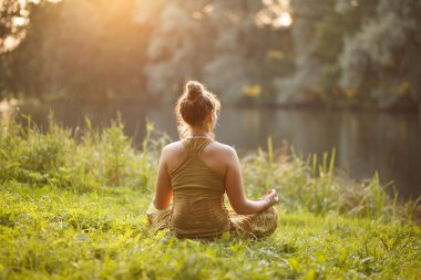 Kadın Yoga egzersizleri açık