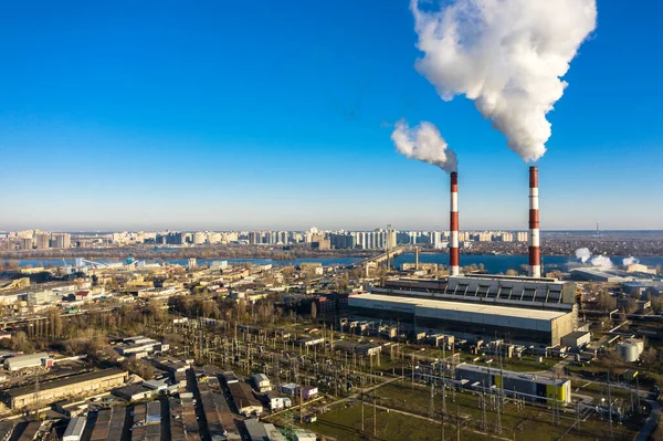Planta de incineración de basura. Contaminación ambiental en la vista aérea de la ciudad. — Foto de Stock
