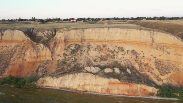 Schlucht in der Nähe des Flusses in Cherson Region Ukraine Luftaufnahme — Stockvideo