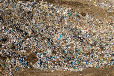 Çöplük çöplüğündeki plastik kirliliği hava manzarası