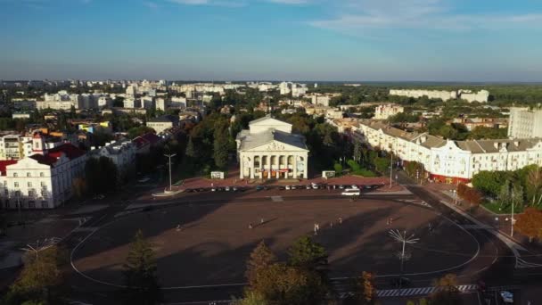 Die Stadt Tschernigiw im herbstlichen Luftbild. — Stockvideo