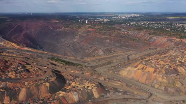 Gran cantera abierta industrial vista panorámica aérea. — Vídeo de stock