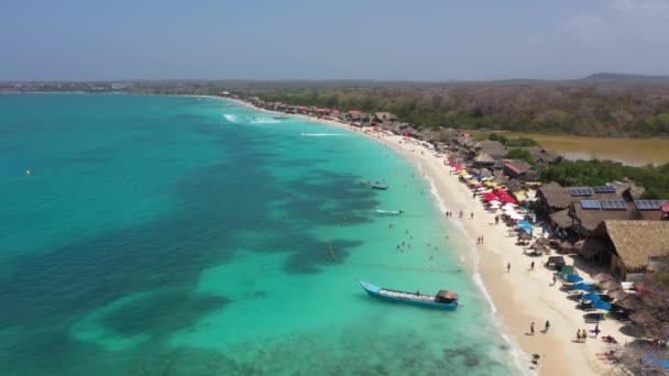 Tropická pláž v karibiku cartagena Kolumbie baru letecký pohled. — Stock video