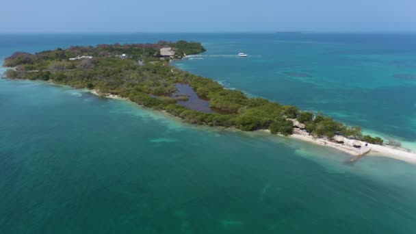 Tropical island in the open ocean aerial view. — Stock Video