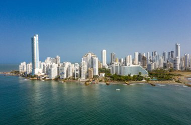 Güney Amerika 'nın Karayipler kıyısındaki Kolombiya' daki modern Skyline ve lüks otel tatil beldesi Kartagena de Indian