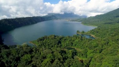 Dağ ve Göl Havası Manzarası. Buyan Gölü, Bali.