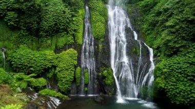 Endonezya, Bali 'de güzel bir şelale.